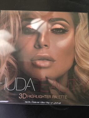 HUDA BEAUTY 3D Highlighter Palette - Champagne Bronze Glow